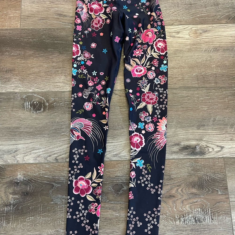 Dharma Bums Black Leggings with Pink & Blue Floral Print NWT size S